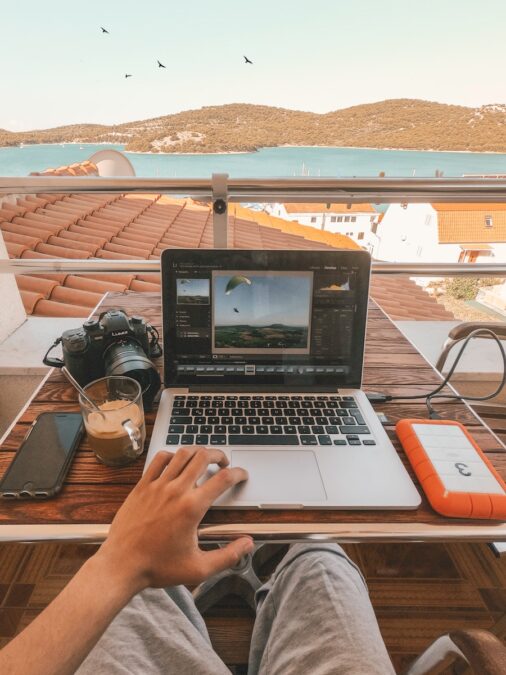 Thriving Beyond Borders: How Cloud Empowers Remote Work in the Middle East