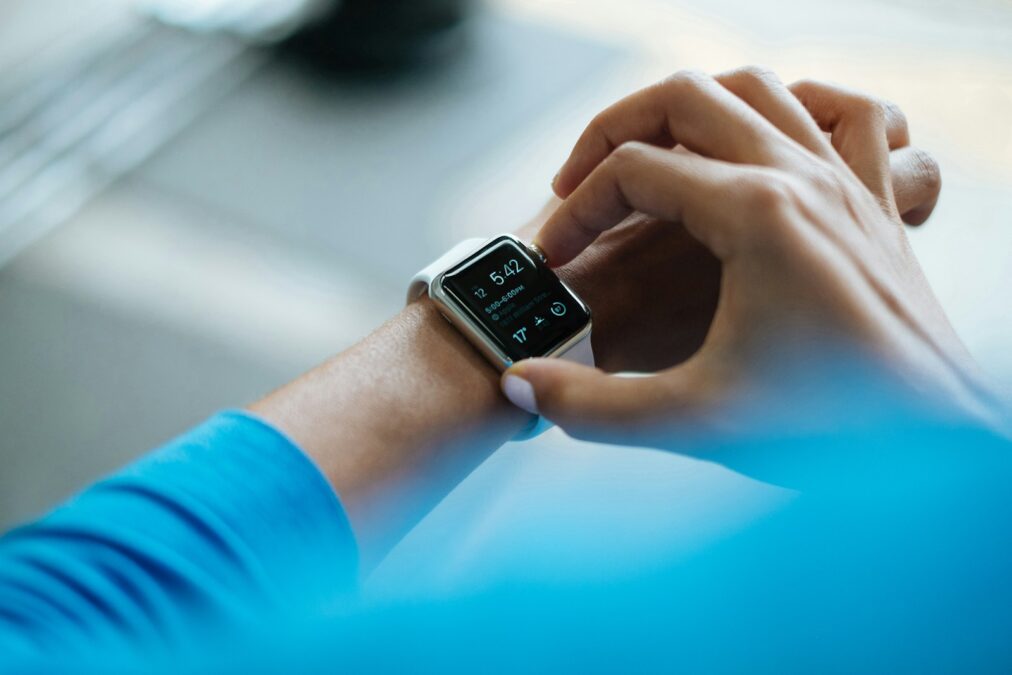 Enhancing Diet and Nutrition with Wearable Devices