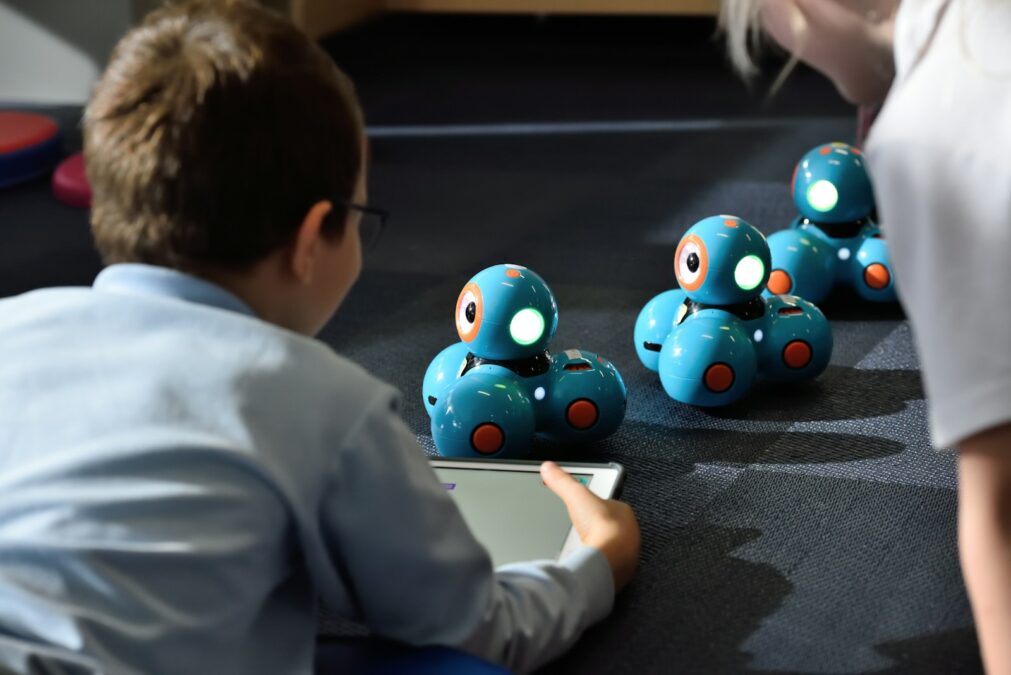 Transforming Education: Robotics Integration for Interactive Learning