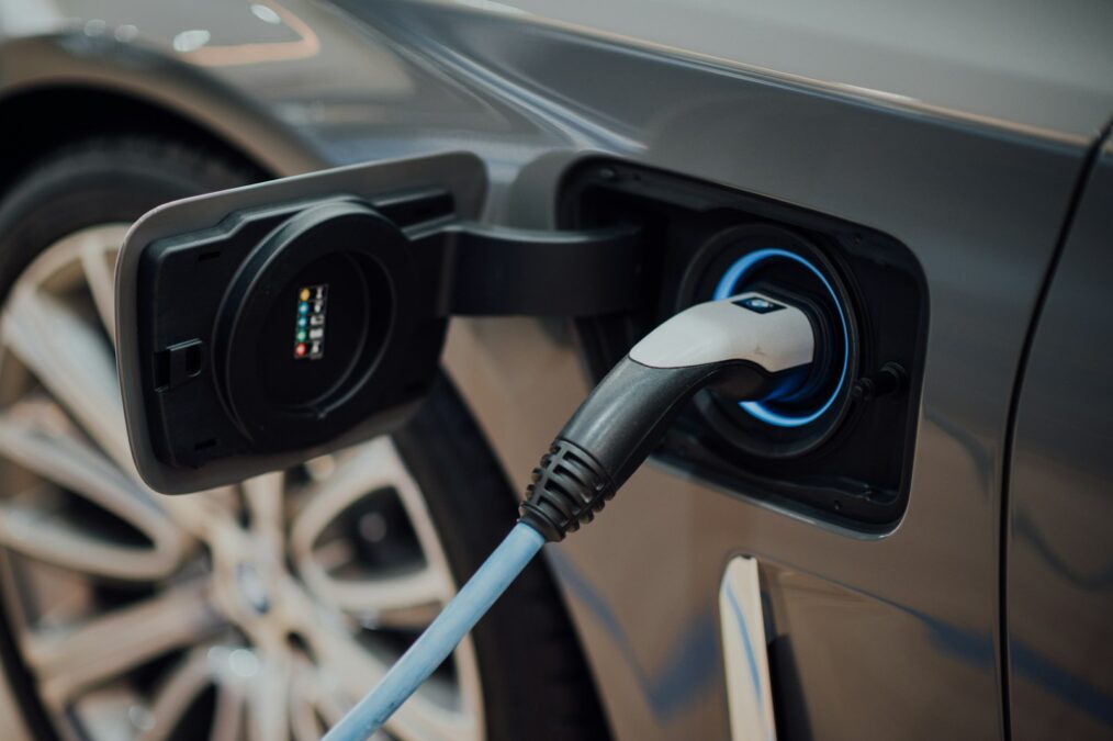Facilitating Electric Vehicle Adoption in Urban Centers: The Role of Mobile Charging Stations