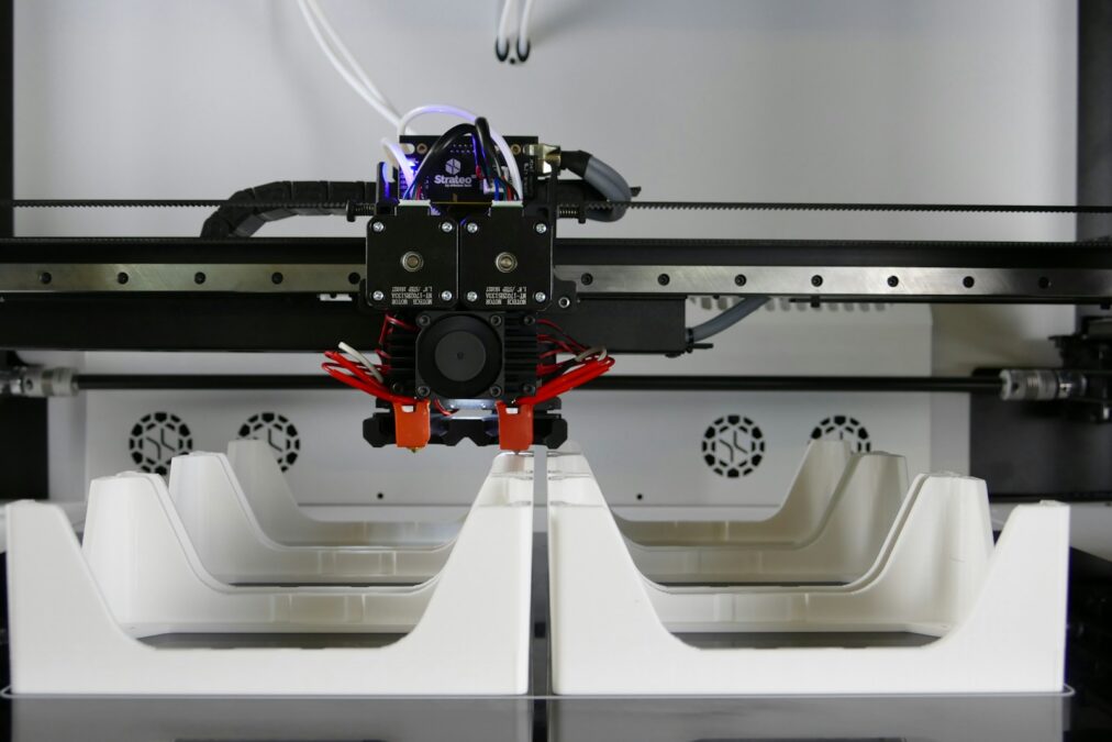 Additive Manufacturing in Business: Revolutionizing Custom Tools and Jigs