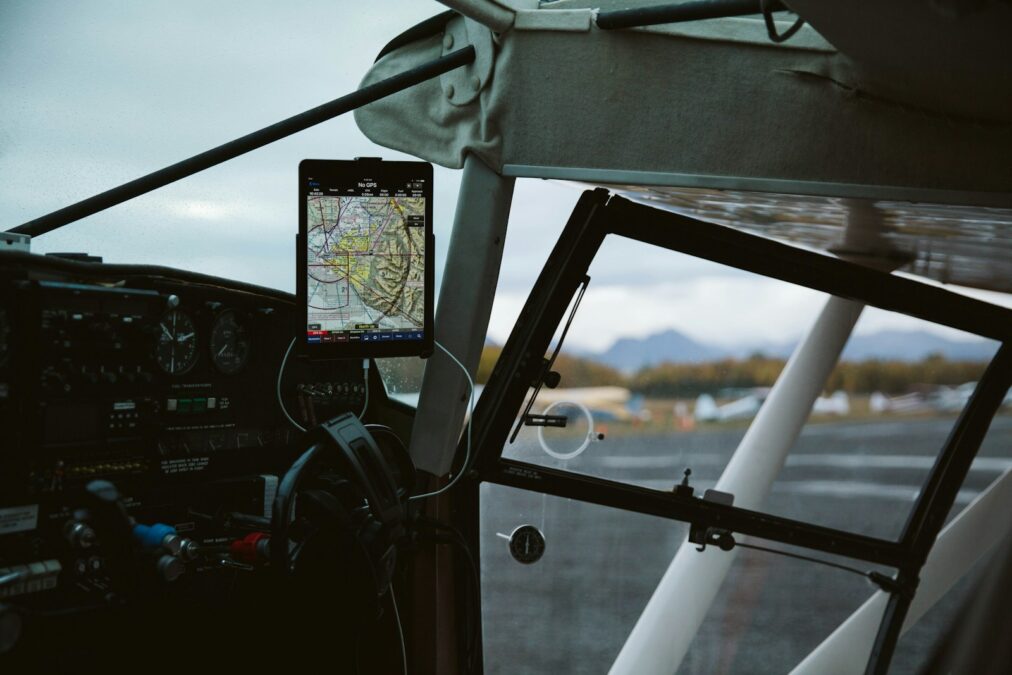 The Role of Aircraft GPS Receivers in Modern Aviation