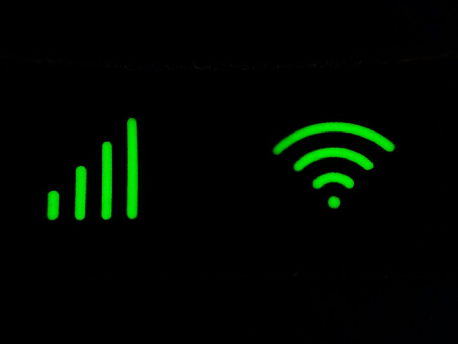 Seamless Integration of Wi-Fi 6: Ensuring Backward Compatibility in Saudi Arabia and UAE