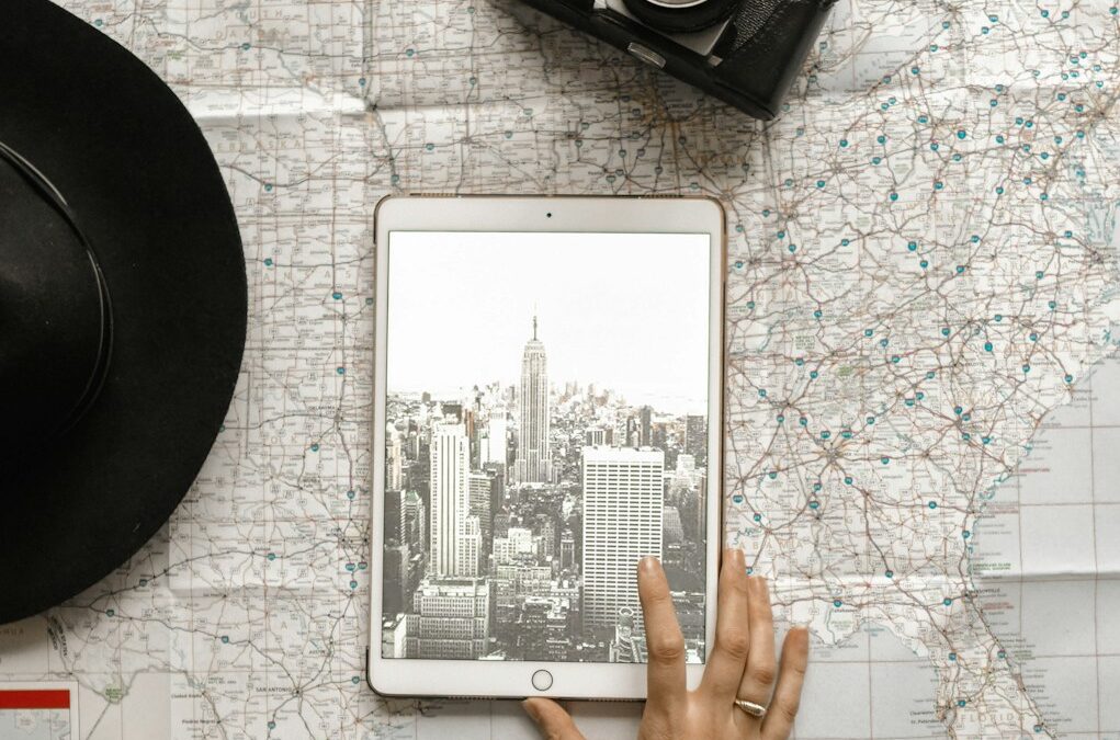 AR Travel Guides for Interactive and Collaborative Travel Experiences